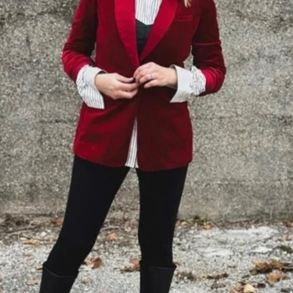 Cherry’s Red Ford Blazer - Picture 3 of 3